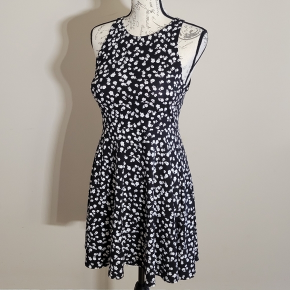 Forever 21 Black & White Floral Print Dress Med - Picture 1 of 4